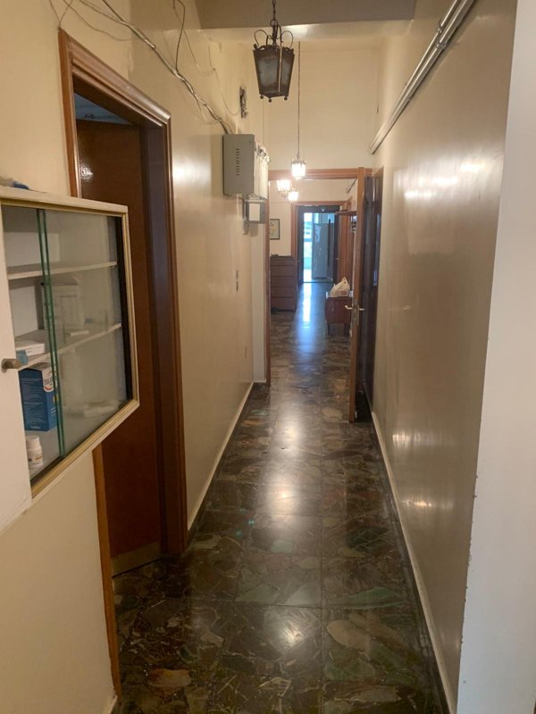 لدينا عقار شقة سكنية كبيرة في حي المالكي