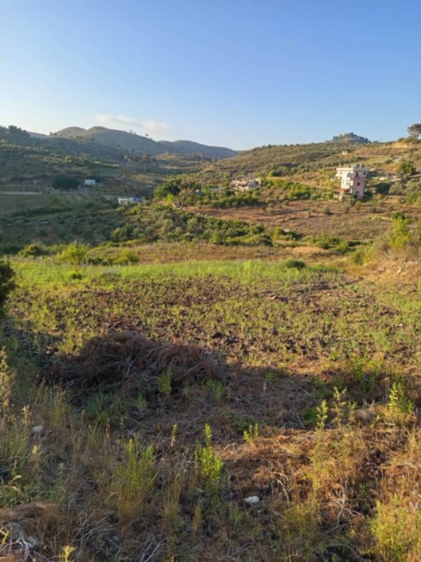 للبيع أرض في قرية أم الطيور مع اطلالة رائعة على الطبيعة