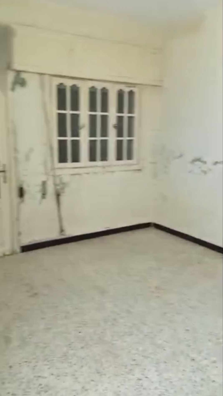 شقة بالسكن الشبابي ضمن برج حجر ط 6فني فوقها طابقين